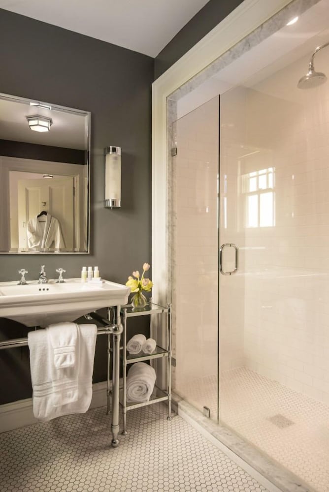 Lenox Vacations - Kemble Inn - Property Image 61