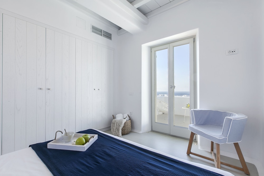 Breathtaking 6Bed villa in Platis Gialos view 3