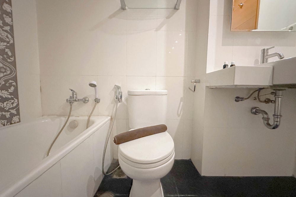 Spacious And Comfortable Living 3Br Apartment At Aryaduta Residence