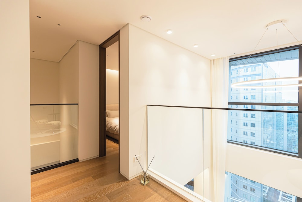 Caelum Black Gangnam Luxury Apt