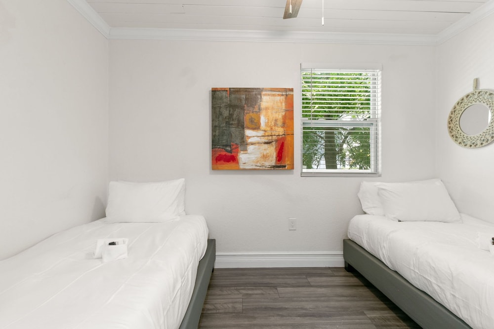 NEW Soho Sanctuary - Gorgeous Apartment Steps to S Howard Ave With Fenced Yard