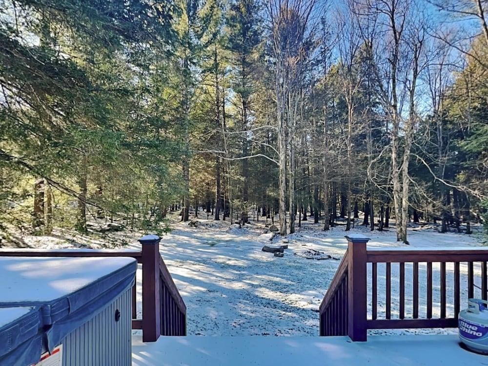 Lazy Bear Cabin by Taylor Made Deep Creek