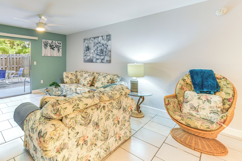 4 Mi to Siesta Key Beach: Condo w/ Pool Access