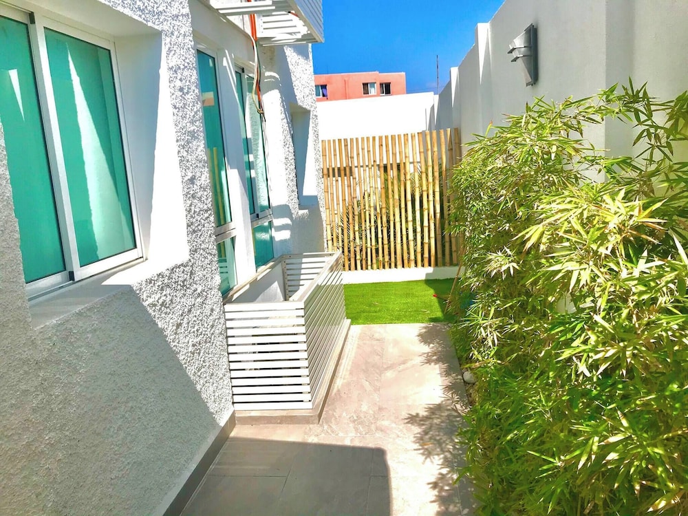Beautiful Apartment With Pool, gym and Beach Just 80 Meters Walk, Fully Equipped