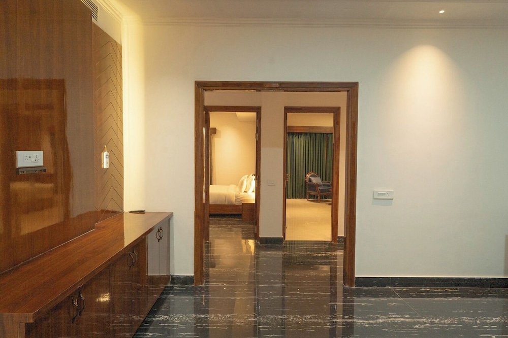 Gajraula Sukhdev Dhaba & Resort