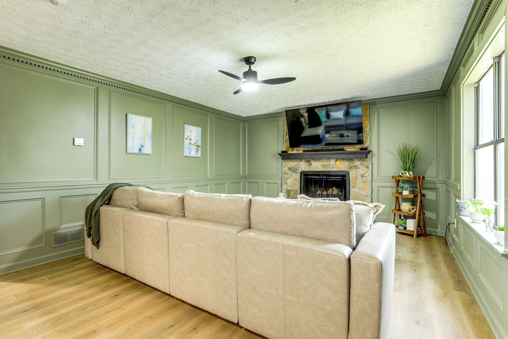 5 Mi to Stone Mountain: Lakefront Family Home