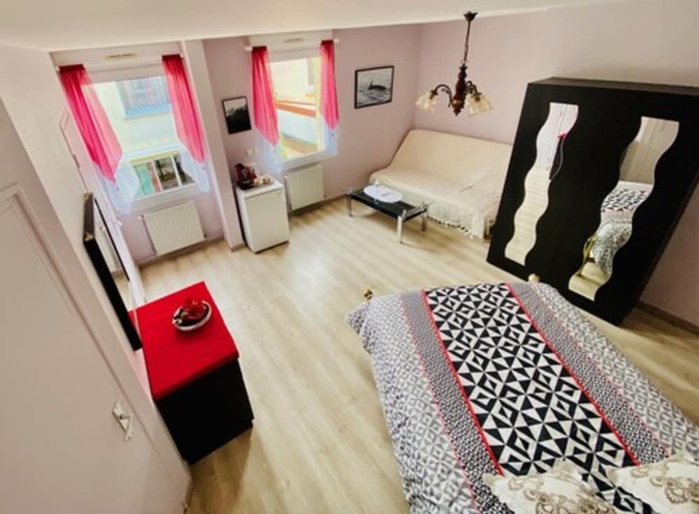 Reims Sherpa Guest House view 2