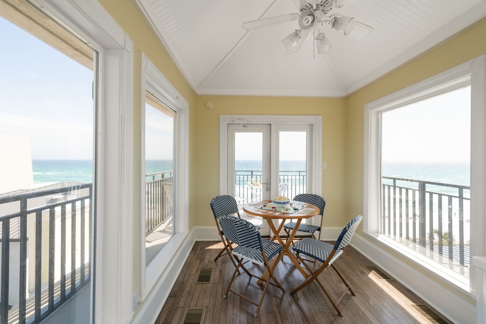 Promenade by Avantstay Beach Front Mansion w Breathtaking Views Pool