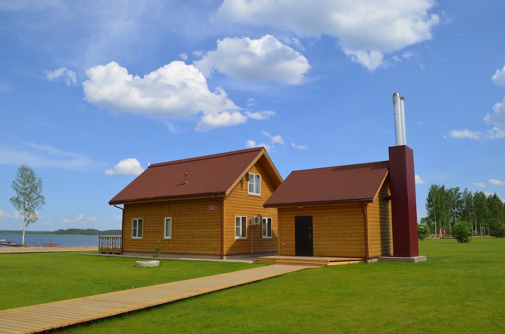Woods Lake Resort