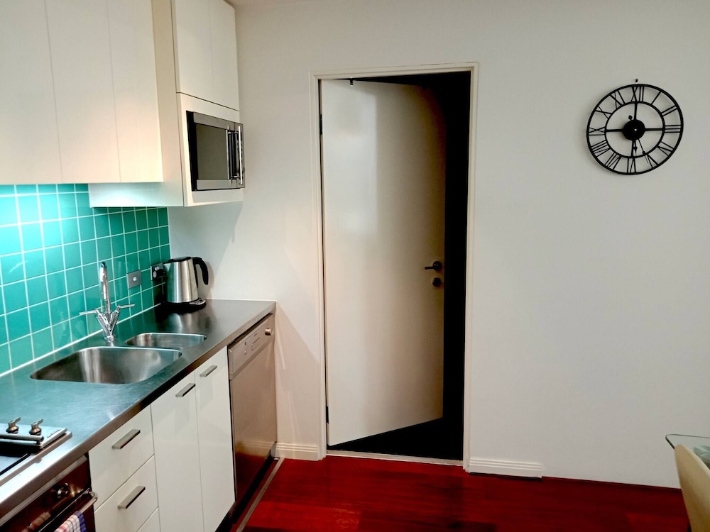 Unwind in Style at Melbourne's Historic Art Deco Apartment With Pool Gym Carpark