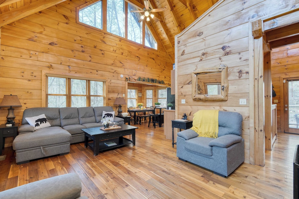 Hottub, Game Room, Forest Views, Near Gatlinburg Four Bears Lodge by Avantstay