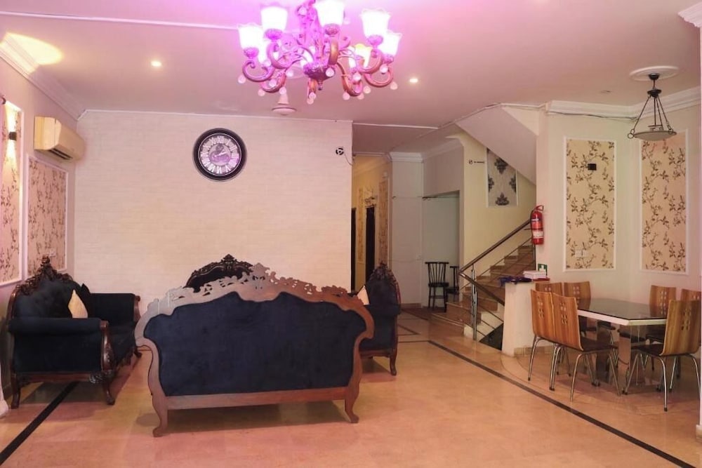 New Pak Guesthouse