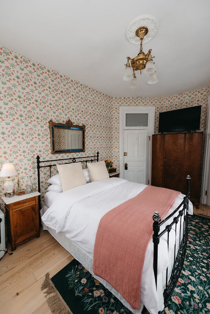 Ellerbeck Mansion Bed & Breakfast