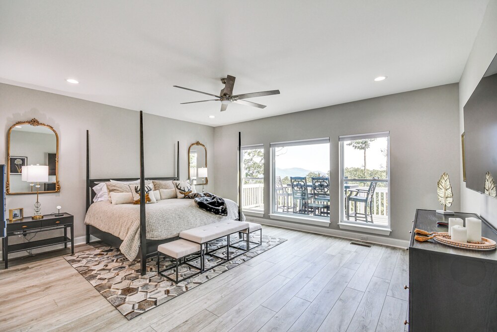 Luxe Black Mountain Manor on 15 Acres!