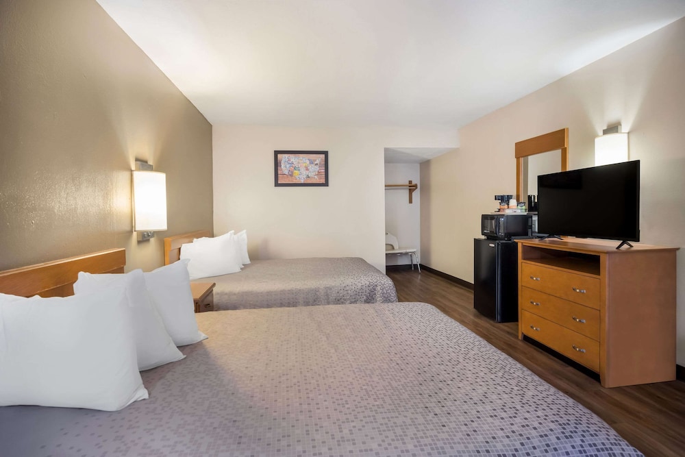 Econo Lodge Live Oak - Property Image 27