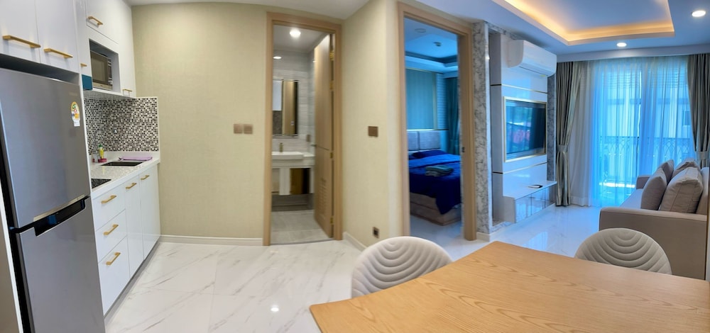Dusit Grand Park 2