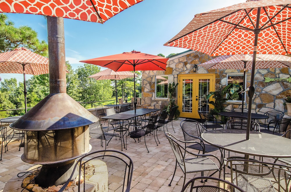 Whispering Woods Cabins & Grill