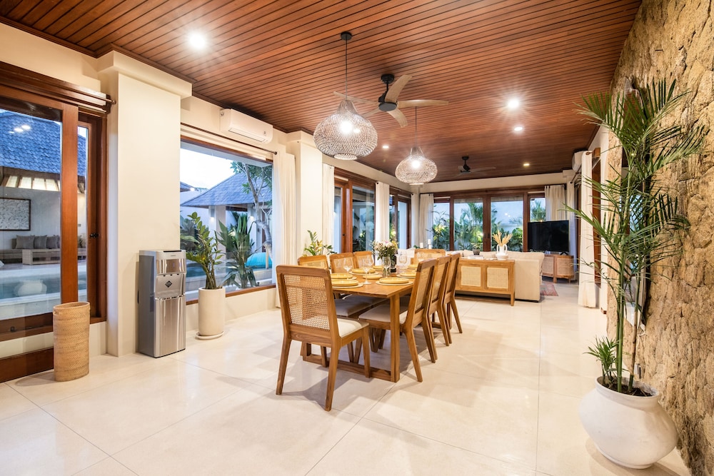 Canggu 400m Tobeach Escape 4br Designer Villa view 5