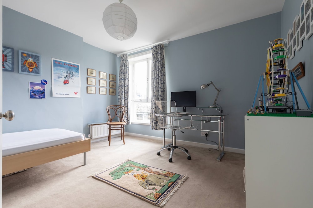 Caithness Road VI by Onefinestay