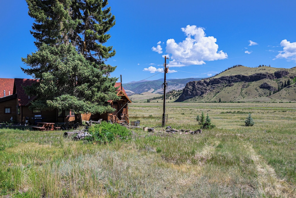 'wagon Wheel Hideaway' Near Fishing in Creede!