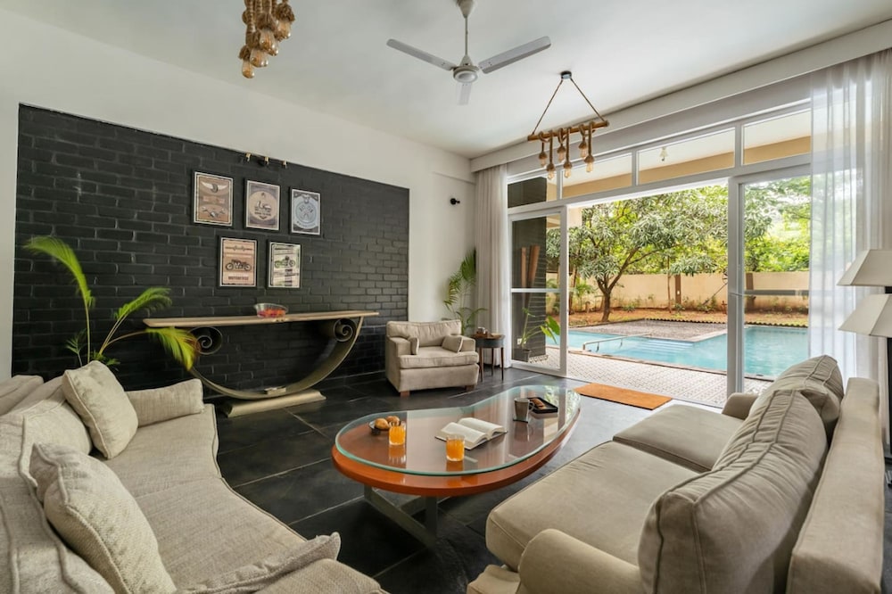 4BR w Pool in Morjim - Villa Corsa by Hireavilla