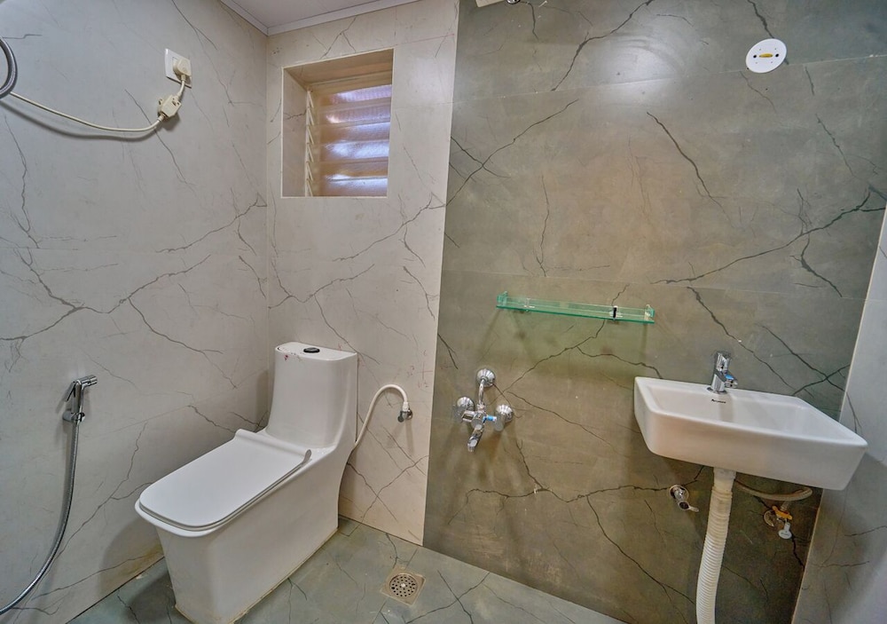 Vihani's Western Clouds by VOYE HOMES