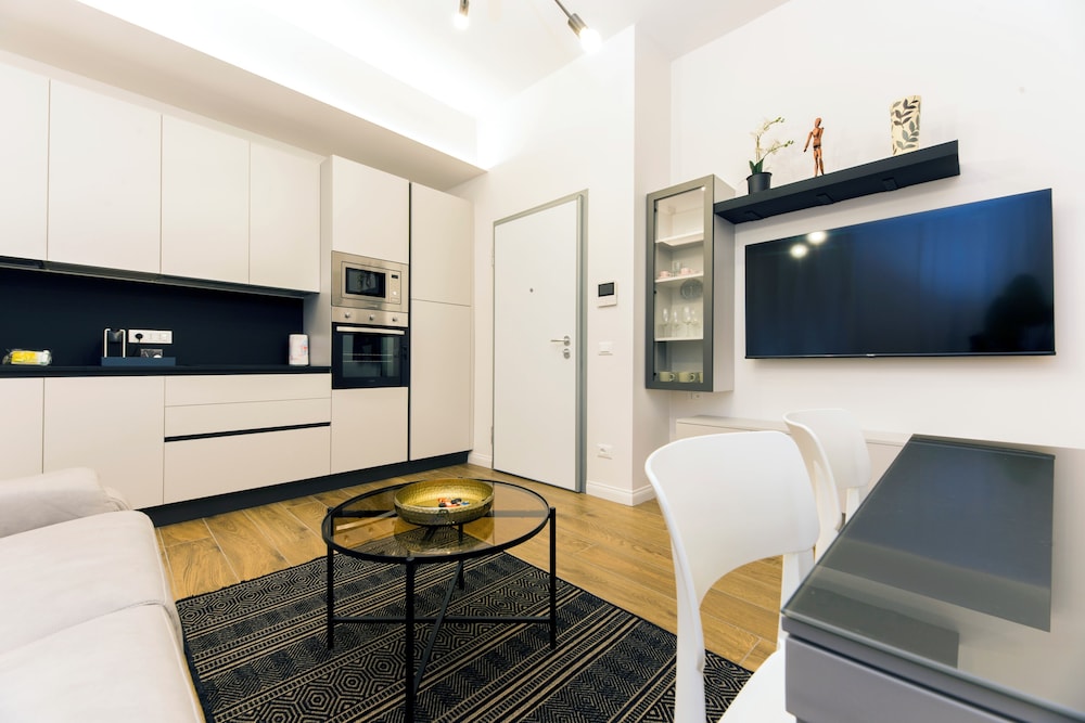 Chic apartments in Piazza Dante