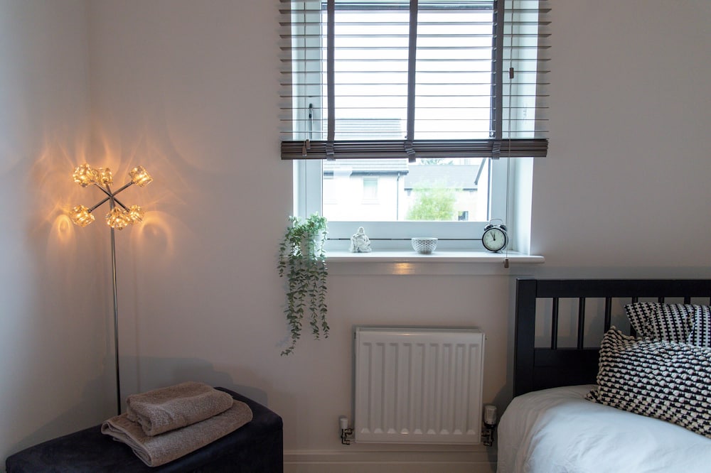 3br-sleeps6-parking-garden-citycentre