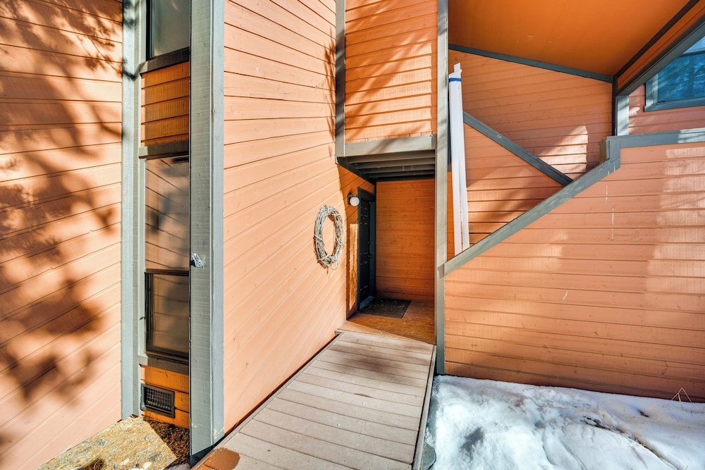 6 Mi to Skiing: Condo w/ Balcony in Fraser!