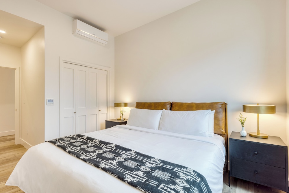 The Aerie Suites by AvantStay – Modern Comfort with Mountain Views view 3
