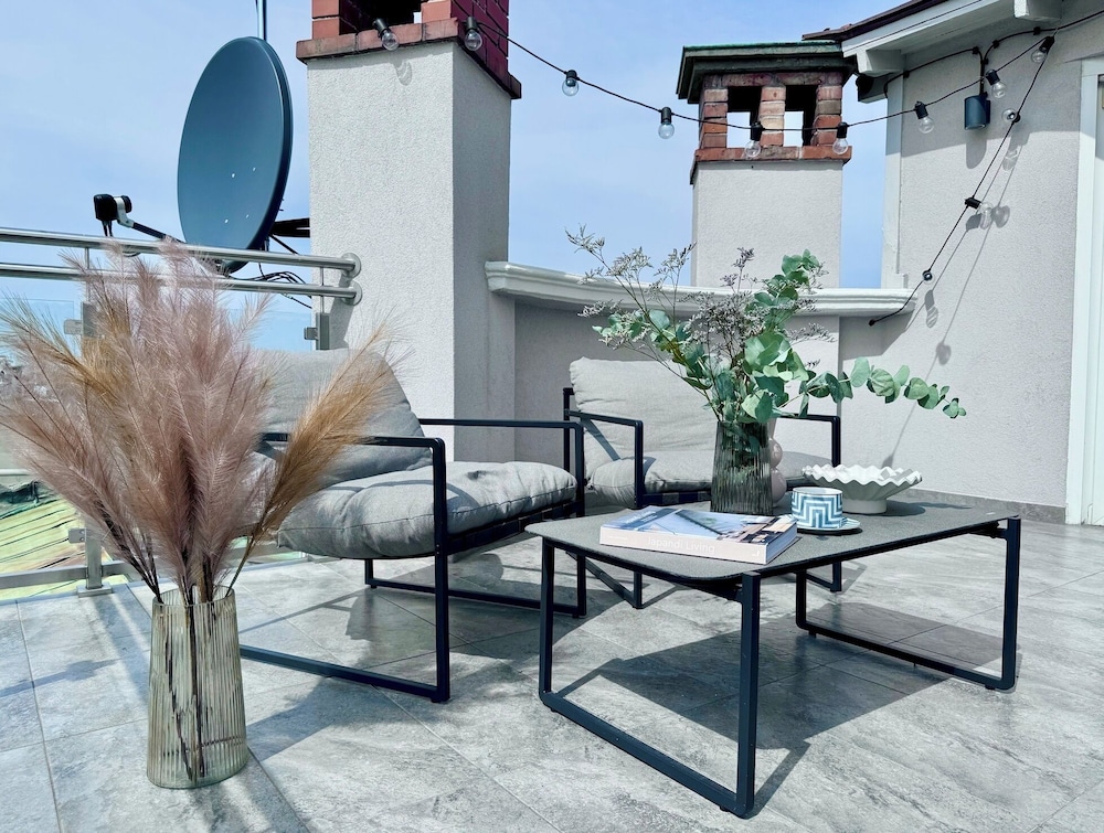 Hotel White Lotus - LoftAffair Collection - Image 1