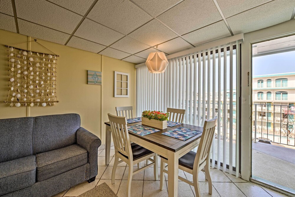 Wildwood Crest Condo w/ Pool: Walk to Restaurants!