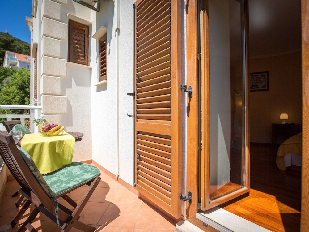 5 Bedroom Holiday Home With Balcony