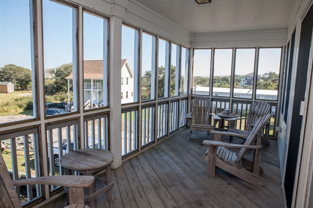 Spartina 3 Bedroom Cottage by RedAwning