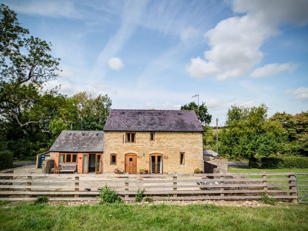 Banbury Vacations - Little Barn - Property Image 1