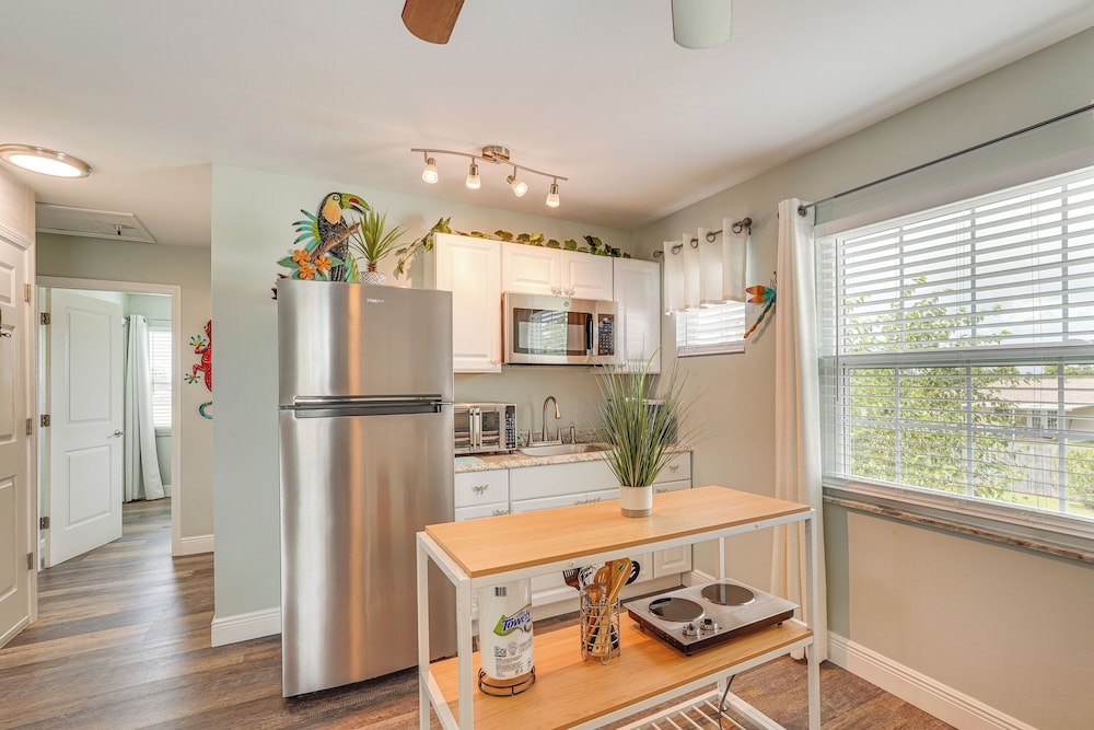 8 Mi to Beaches: Getaway w/ Pool in Panama City!