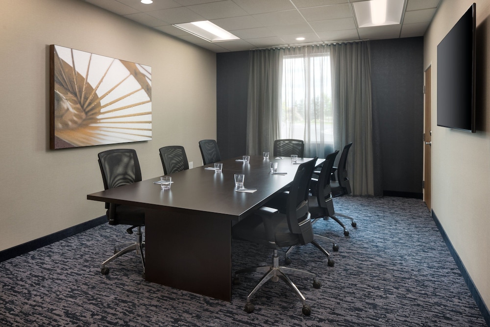 Montrose Vacations - Fairfield Inn  Suites by Marriott Montrose - Property Image 3