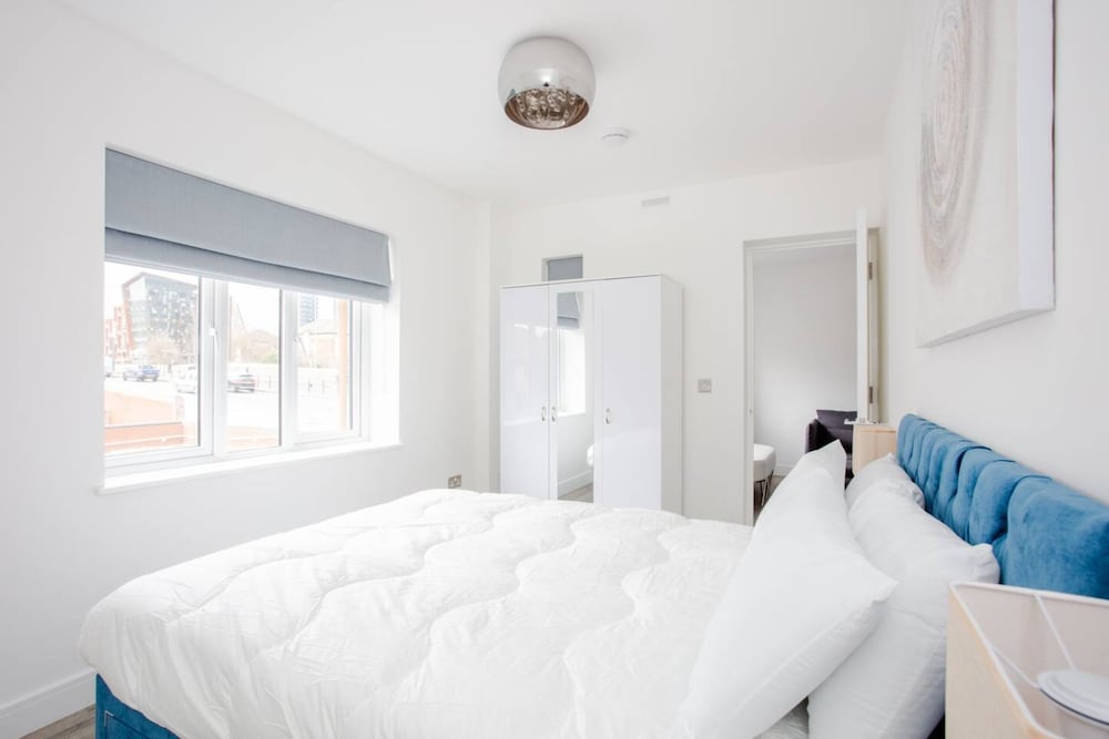 Designer 2 Bedroom Apartment in West London