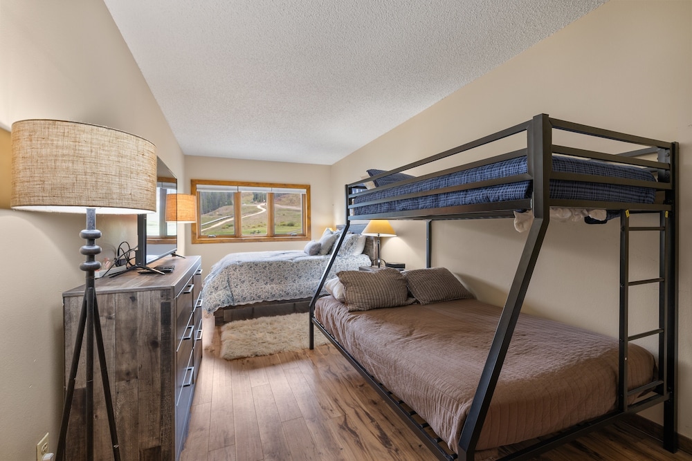 Fp300 Foxpine Inn 2 Bedroom Condo
