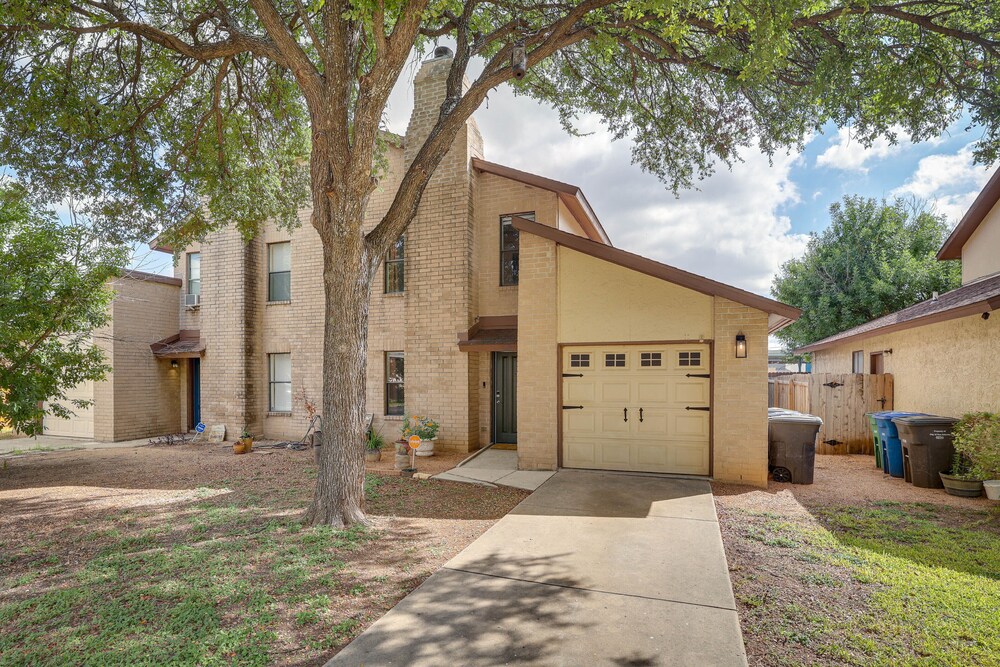 San Antonio Townhome: 3 Mi to Lackland Afb! view 2