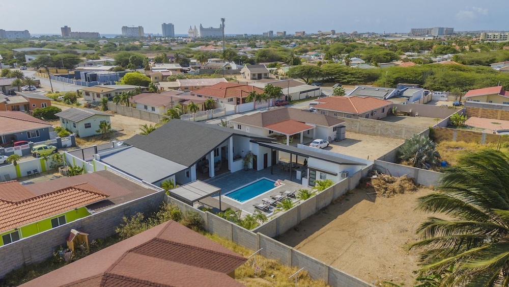 Charming Home With Big Outdoors Pool in Noord