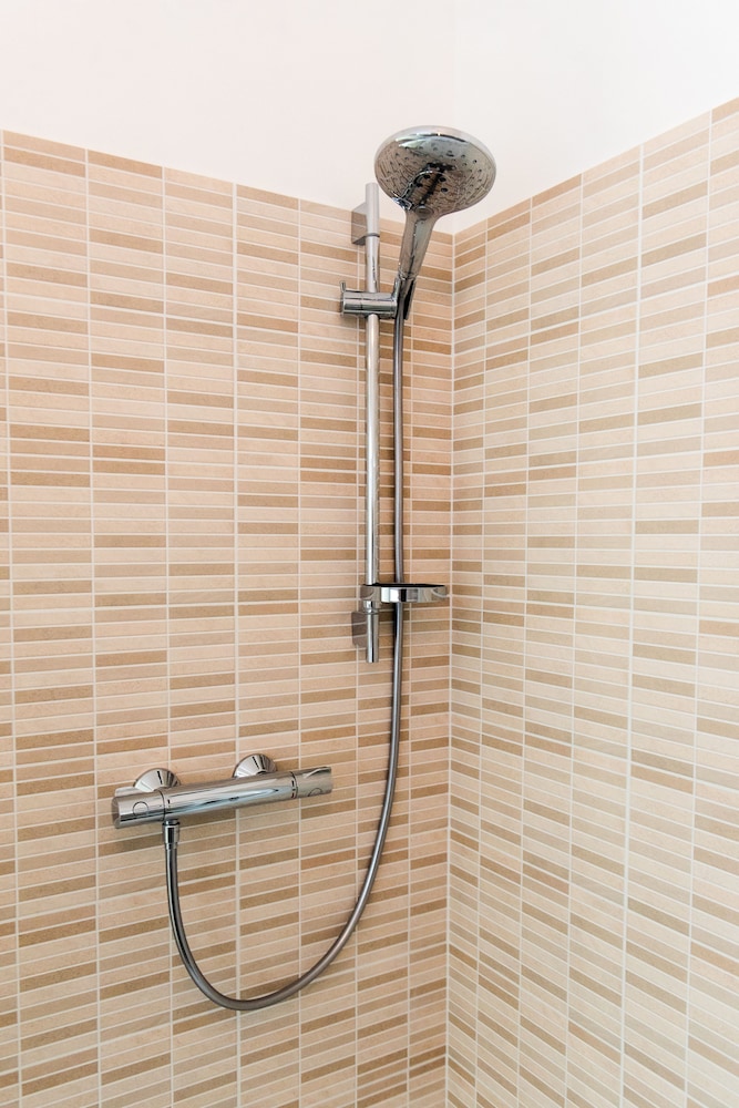 Magic Garden Pool en Tremezzina — bathroom