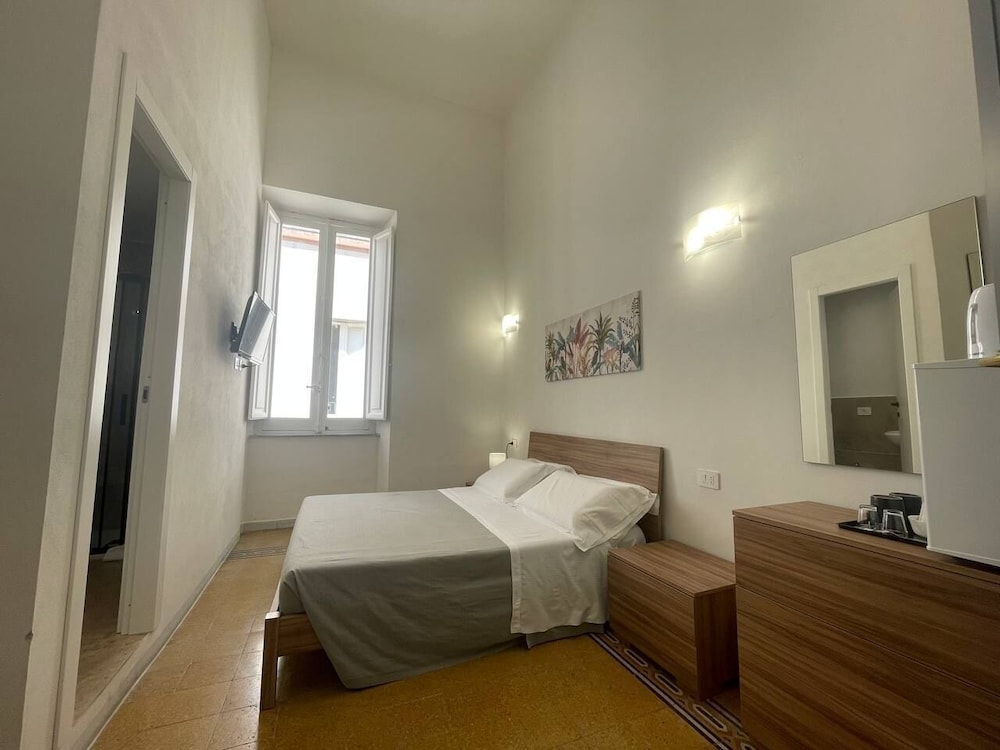 Onlyrooms V - Central & Train Station