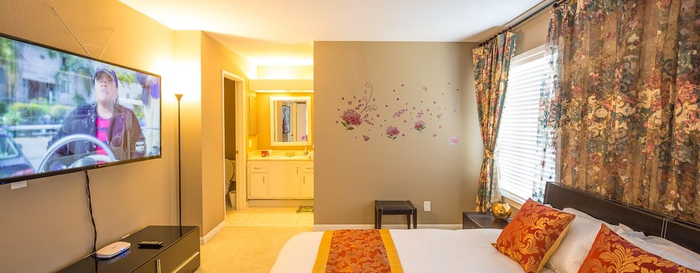 Newark Vacations - Sunny and Elegant Villa - Property Image 23