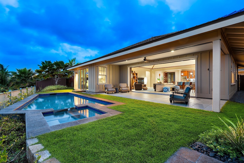 Unbelievable Ocean Front View w Pool - AC - Outdoor Seating!- Vrkcv