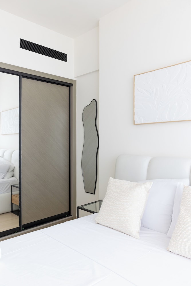 Bright 1BR in Binghatti Corner