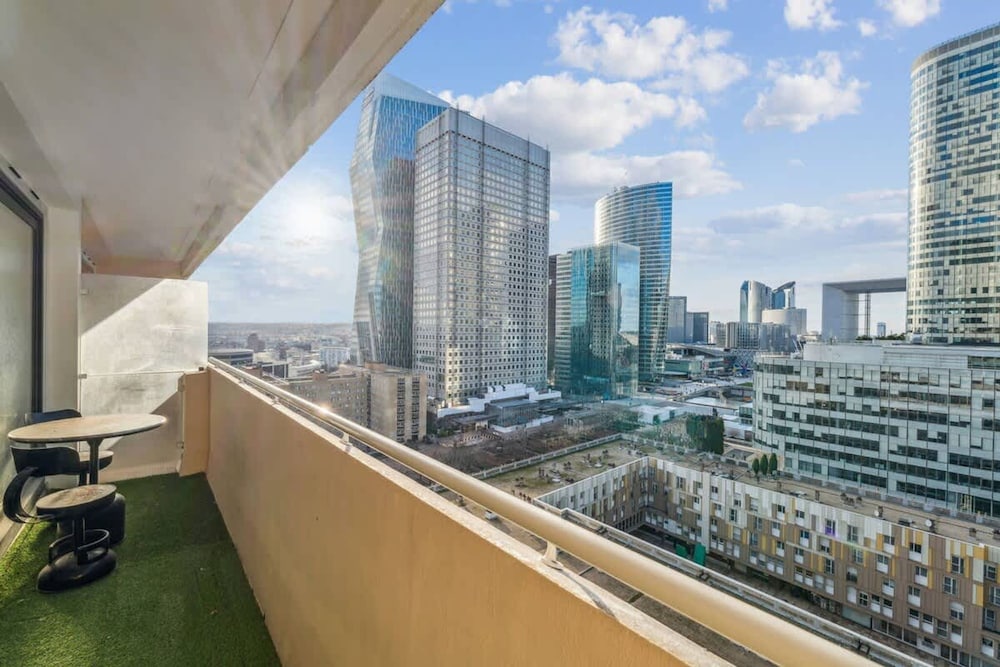 Spacious Studio Balcony -La D Fense-bail Mobilit