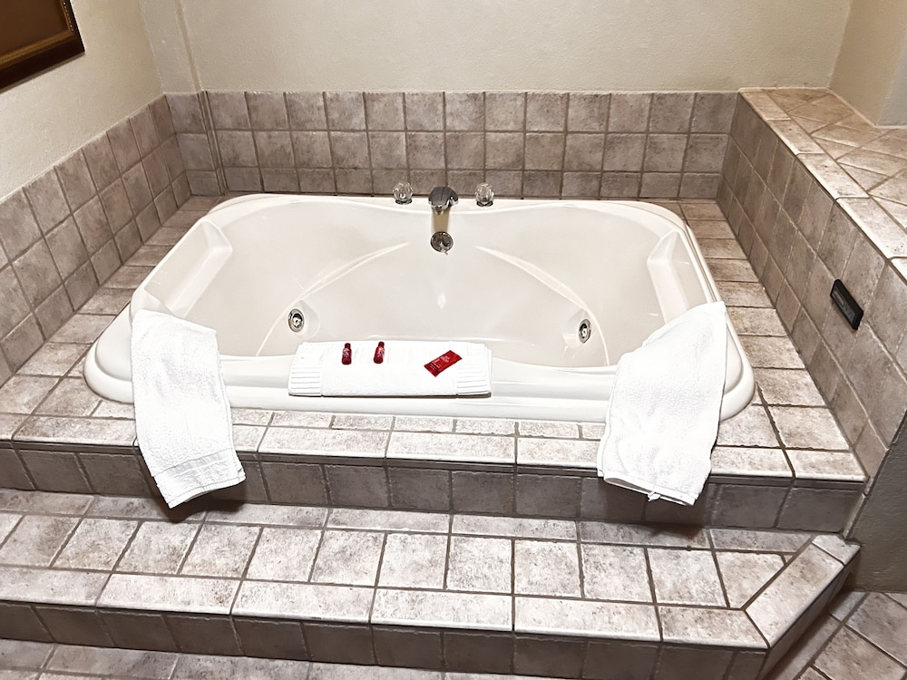 Apple Tree Inn and Suites