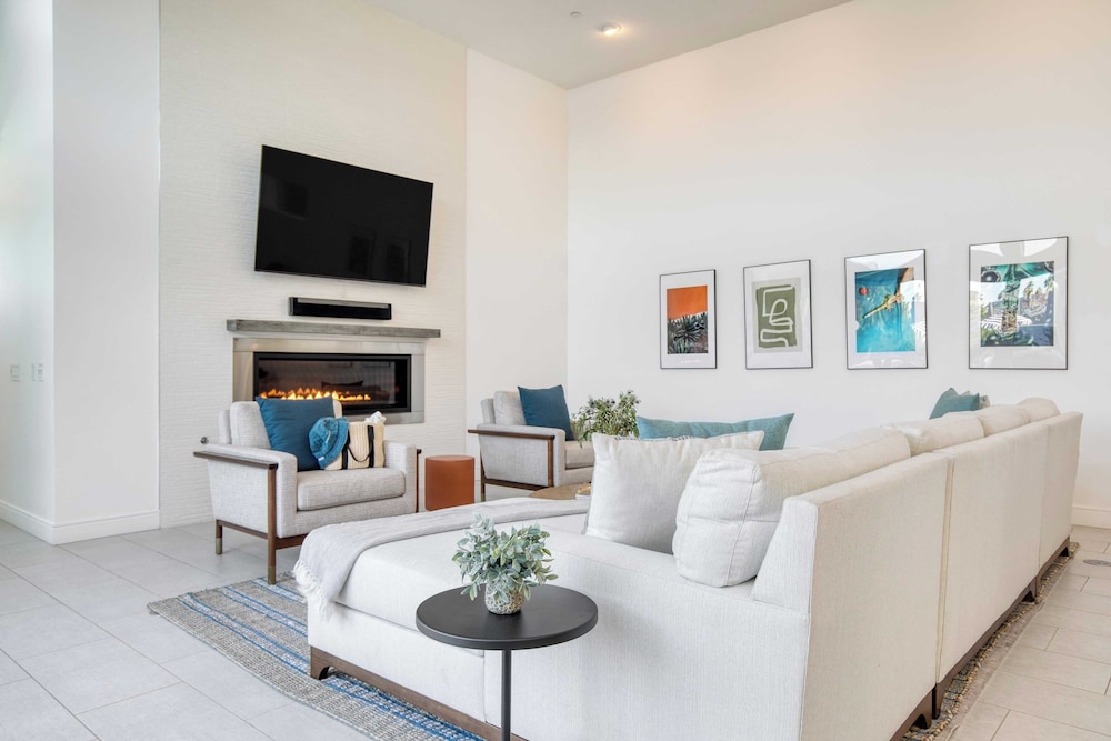 Sleeps 40 3 Luxe Villas Next to Empire Polo Club Putting Green & Pickleball