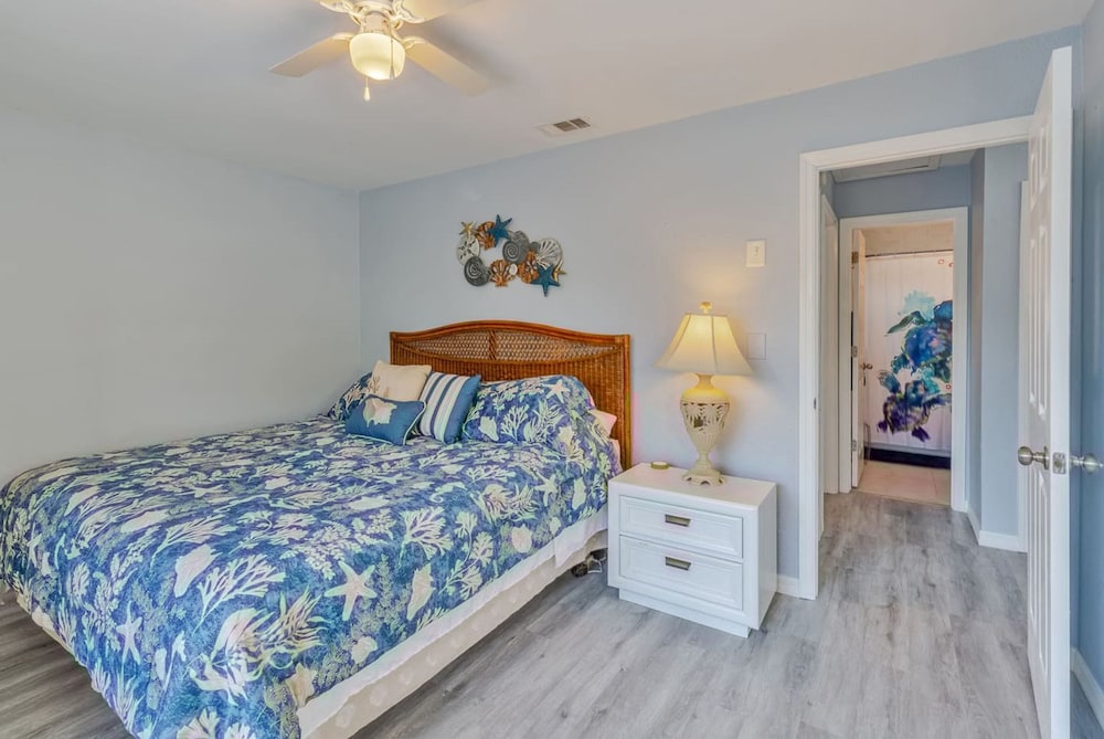Royal Blue Downtown-gulfport-heated Pool